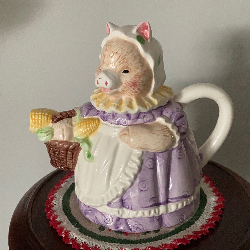 Heritage Mint Collectibles mama pig teapot